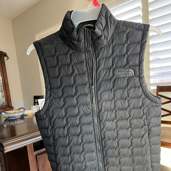 North Face thermoball vest Men’s Small HOT! Literally! - Picture 1 of 4